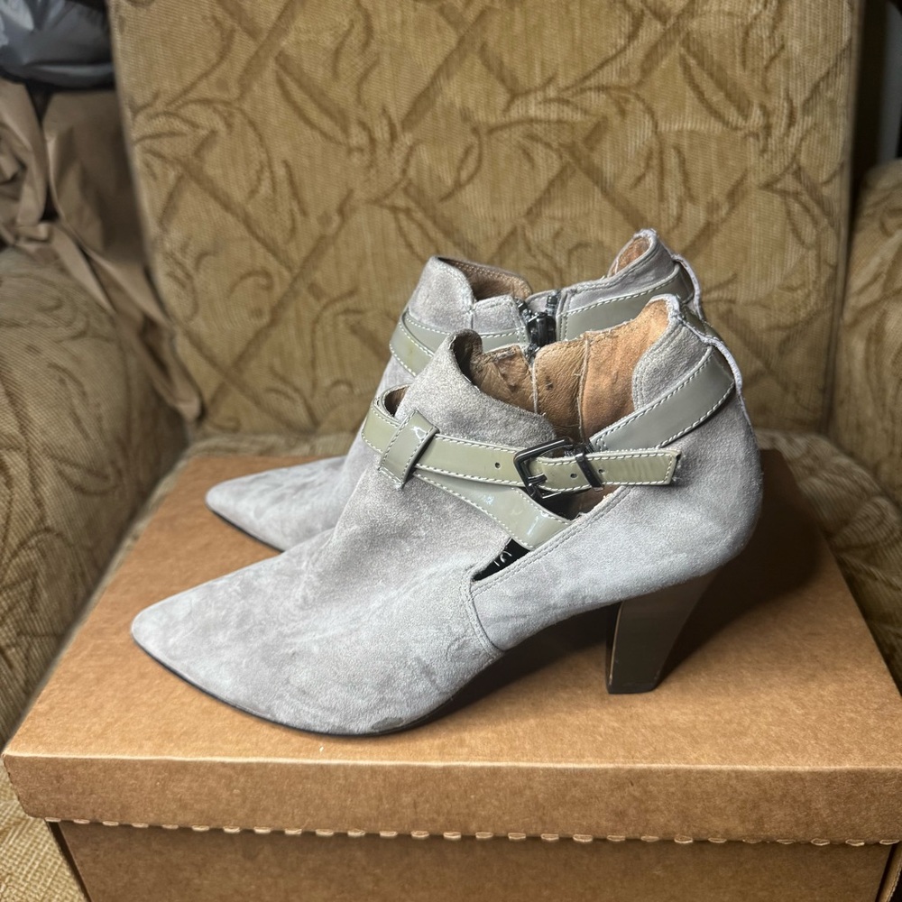 DONALD‎ Pliner Grey Gray Suede Women’s 8 M Designer Boots Buckles Shoes Booties